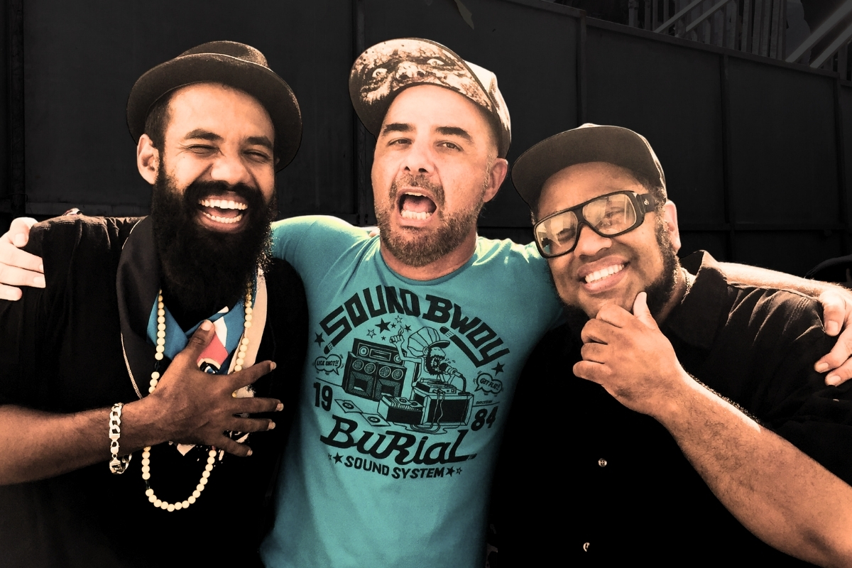 Dudu Marote com artistas no bastidor