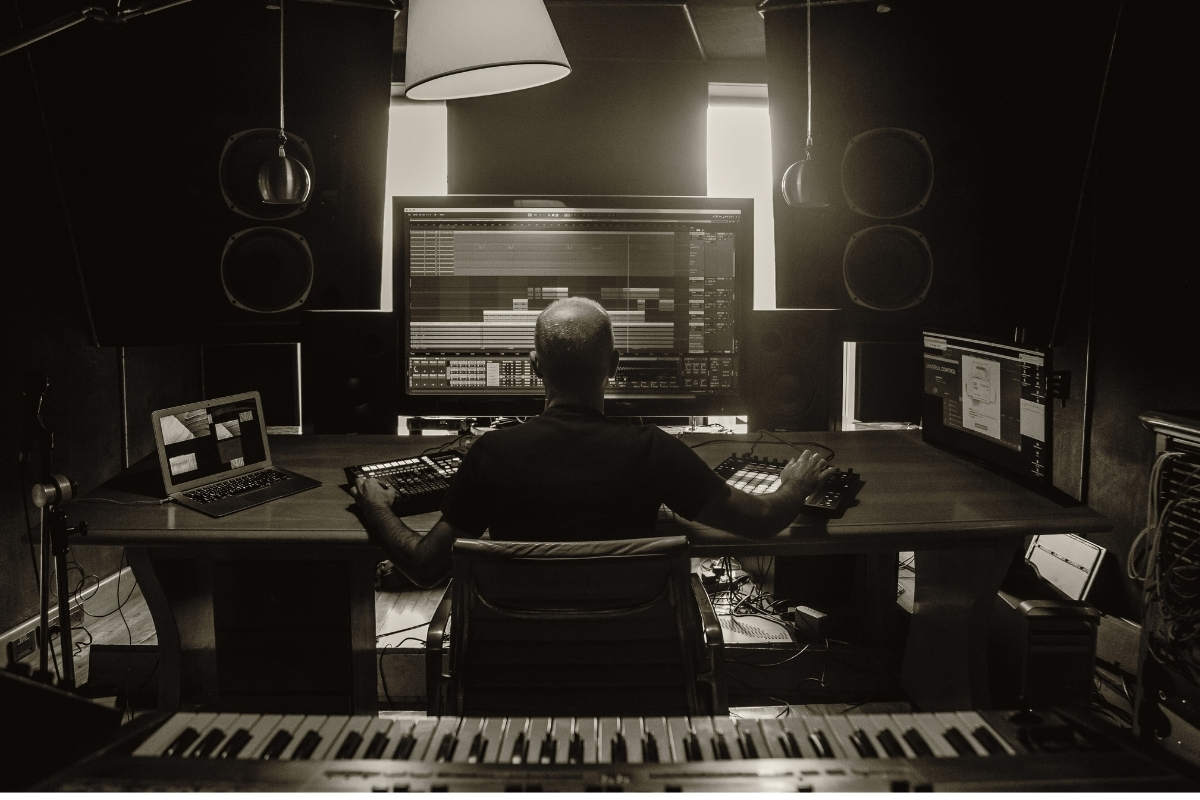 Dudu Marote no estúdio